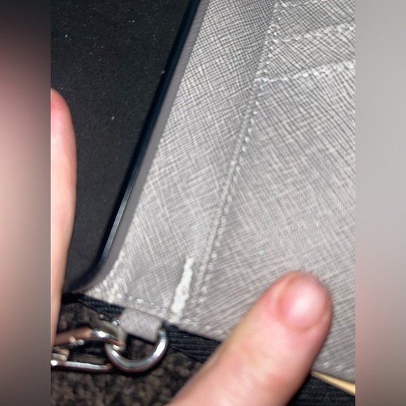 Michael kors iPhone case for small iPhone SE? - Picture 4 of 5